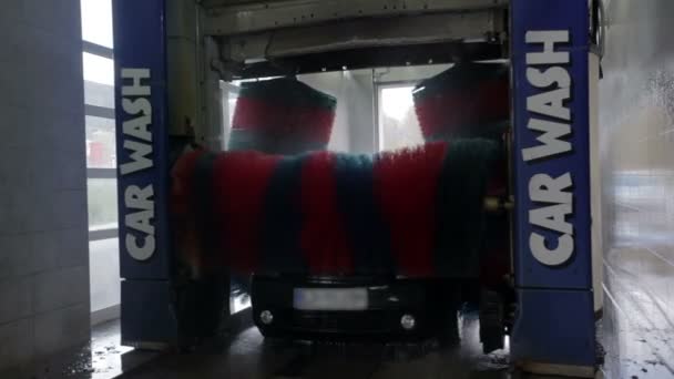 Araba Temizleme sürecinden geçiyor — Stok video