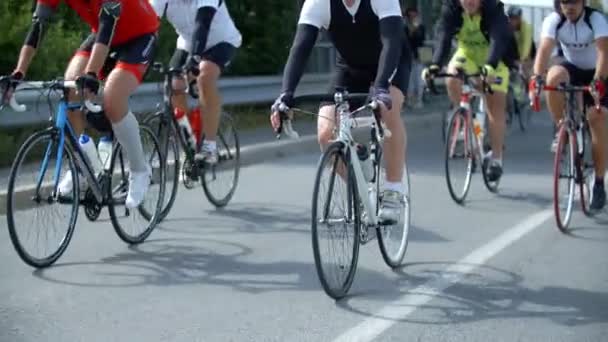 Rowerzystów na maraton rowerowy w Słowenii — Wideo stockowe