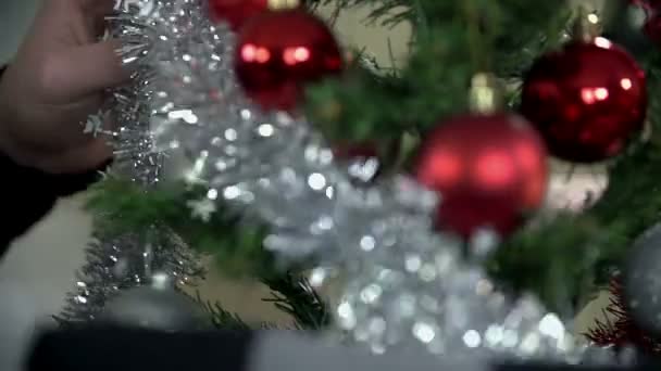 Ασημί κορδέλα Χριστουγεννιάτικη διακόσμηση — Αρχείο Βίντεο