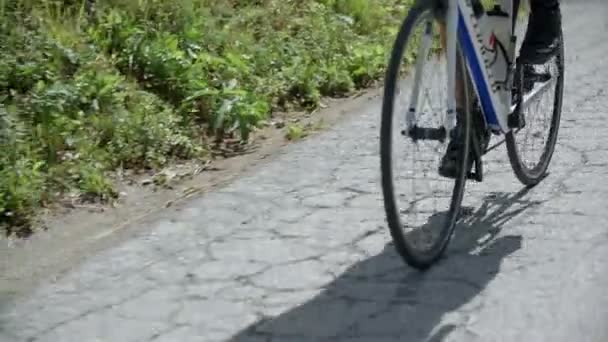 Fietser rijden op een fiets marathon in Slovenië — Stockvideo