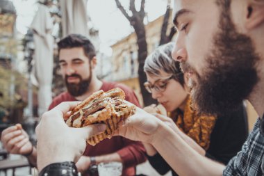 Fast Food Restoran arkadaşlar