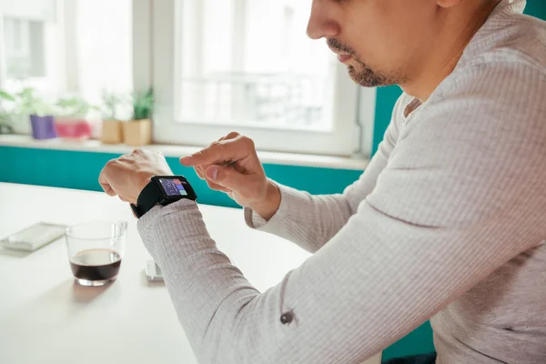 Male Using Smart Watch — Stock Photo, Image