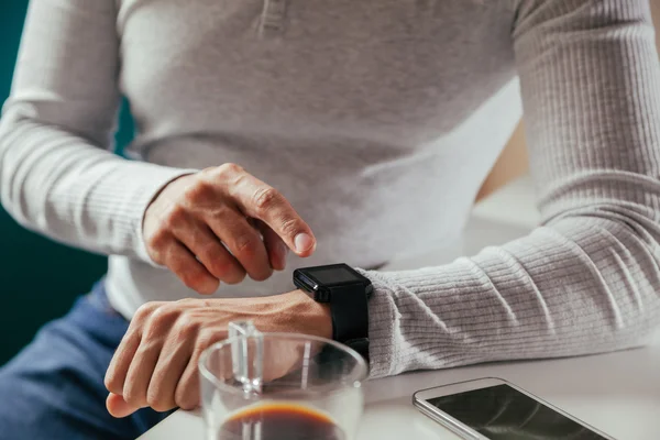 Male Using Smart Watch — Stock Photo, Image