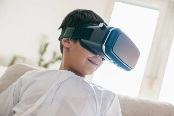 Arabian Boy Using VR — Stock Photo, Image