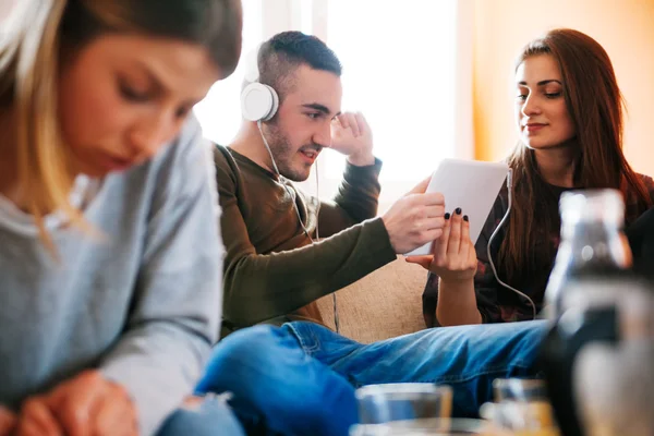 Young People Enjoying — Stock Photo, Image