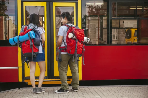 Jóvenes turistas asiáticos — Foto de Stock