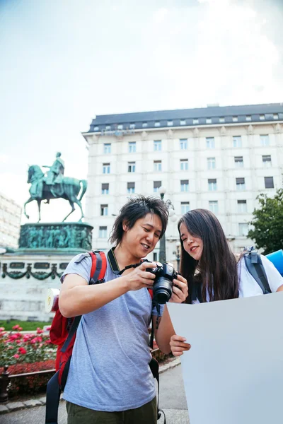 Fiatal ázsiai turisták, utazás — Stock Fotó