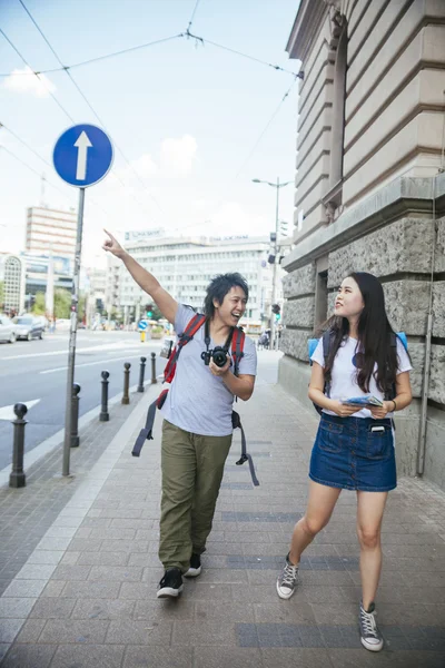 Jovens turistas asiáticos — Fotografia de Stock