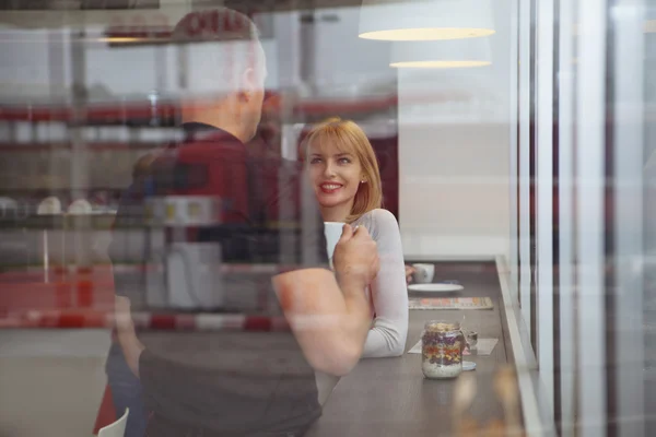 Couple At Gas Station Cafe — Stock Photo, Image