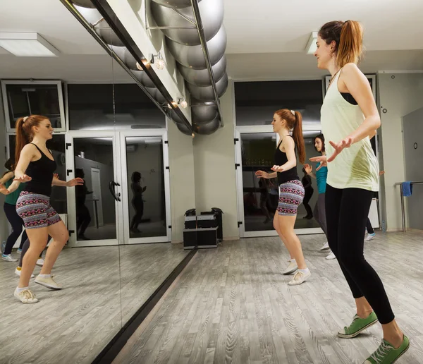 Entrenamiento de clase de danza — Foto de Stock