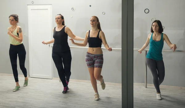 Treino de aula de dança — Fotografia de Stock