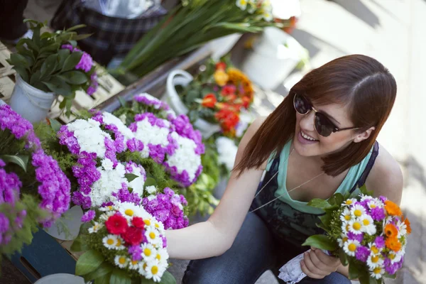 Young Woman At The Florist Shop — Stock Photo, Image