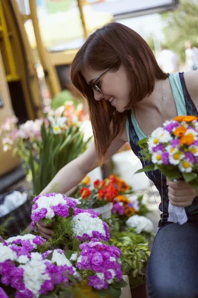 Young Woman At The Florist Shop — Stock Photo, Image