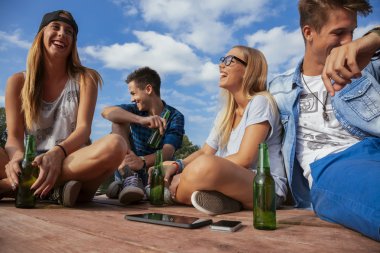 Göl kenarında ürpertici arkadaşlar