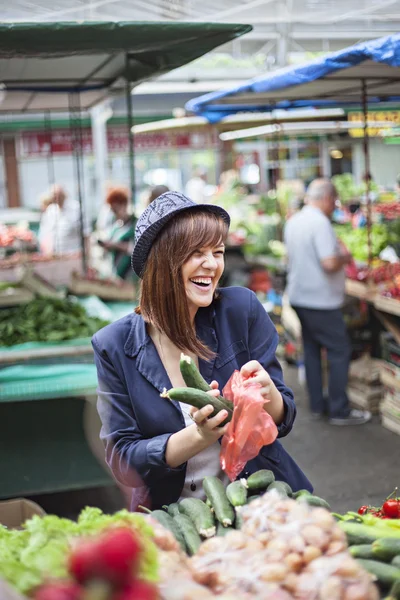 Mujer en el mercado —  Fotos de Stock