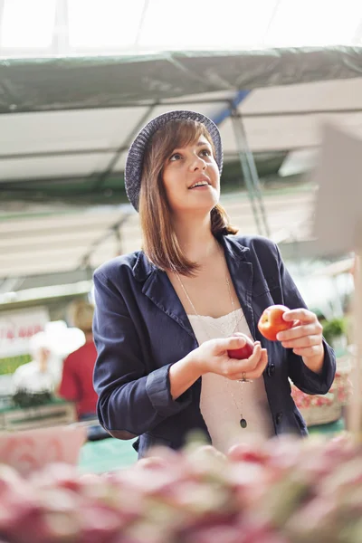 Female At Market Place — Stock Photo, Image