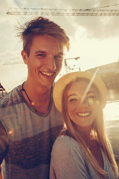 Couple Enjoying Near River — Stock Photo, Image