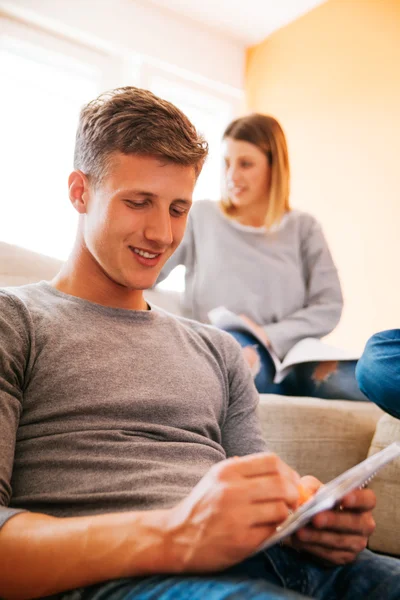 Unga studenters lärande — Stockfoto