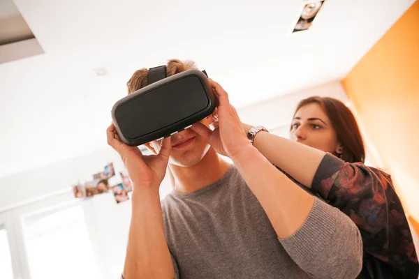 Young People Using VR — Stock Photo, Image