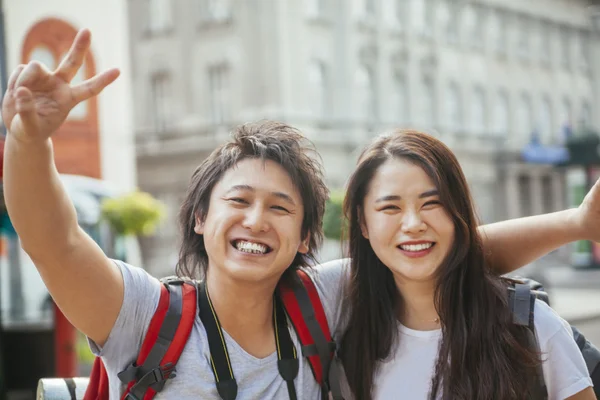 Unga asiatiska turister — Stockfoto