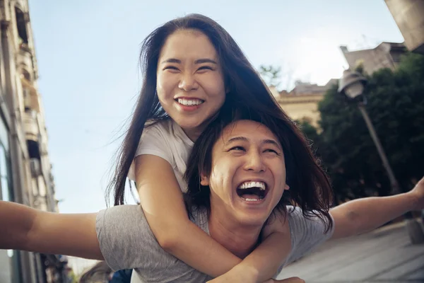 Giovani turisti asiatici — Foto Stock