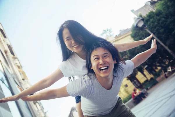 Mladých asijských turistů — Stock fotografie