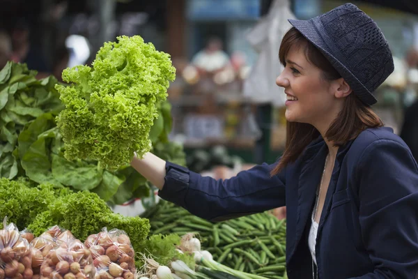 Female At Market Place — Stock Photo, Image