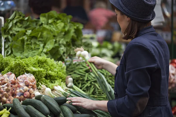 Female At Market Place — Stock Photo, Image