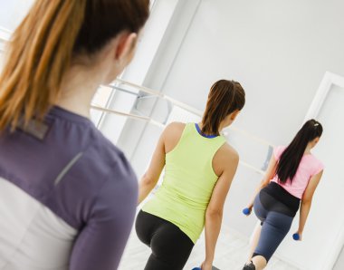 Spor salonunda kadın