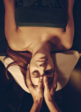 Barışçı baş masajı