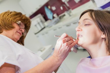 diş hekimi muayenesi