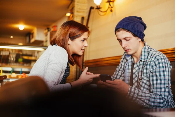 Härliga par på café — Stockfoto