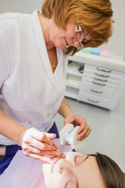 Hos tandläkare — Stockfoto