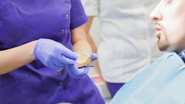 Alla clinica dentistica — Foto Stock