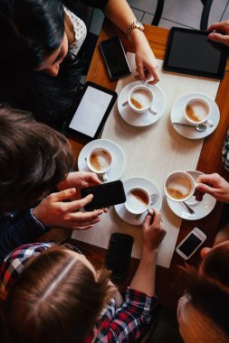 Arkadaşlar Cafe kahve içme