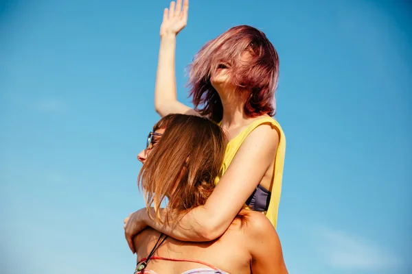 Las hembras en la playa — Foto de Stock