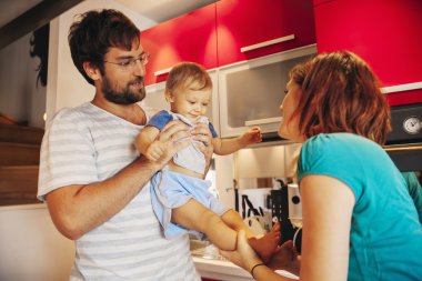 Güzel aile mutfak