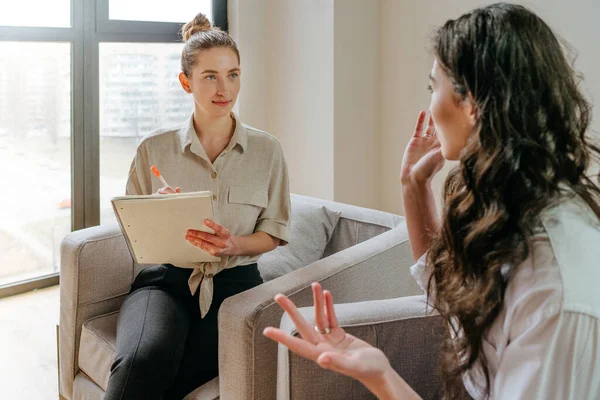 Young woman talking about her mental health problems — Stock Photo, Image