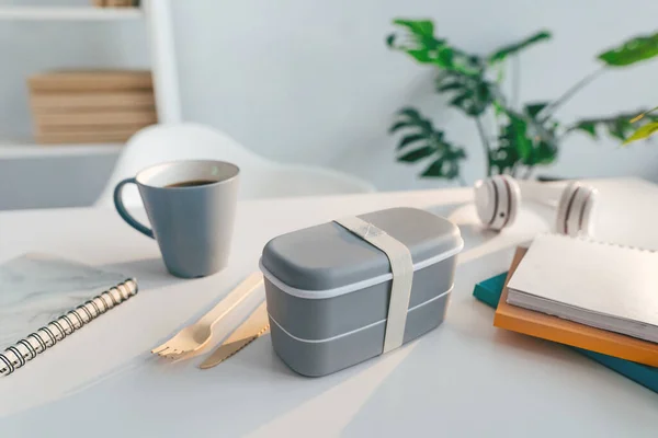 Plastic Lunchbox Het Bureau Werkruimte Lunchtijd Kantoor Selectieve Focus — Stockfoto