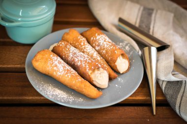 Eritilmiş krem peynirli leziz İtalyan tatlısı