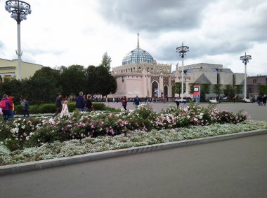 Moskova, Rusya - 30 Ağustos 2019: Park VDNH 'nin mimarisi