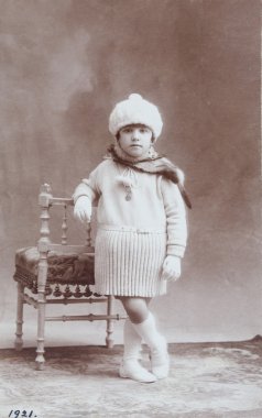Bir kız bir stüdyoda antik portresi. Vintage