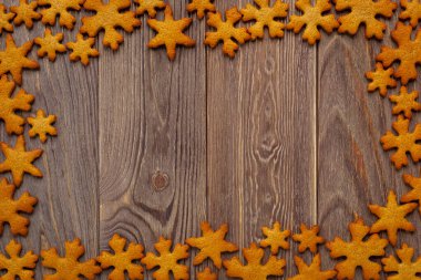 Noel - yıldız şeklinde zencefilli ekmeklerle arka plan - metin için boşluk