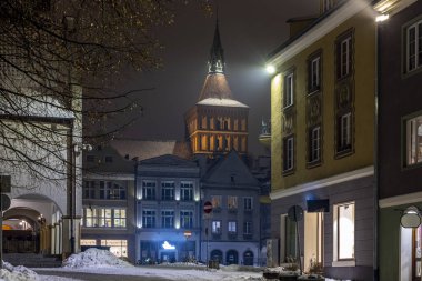 Olsztyn 'deki Old Town ve Co-Cathedral Basilica St. Jakub Kış Akşamı
