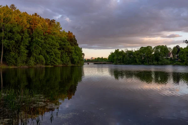 Bron Över Dlugiesjön Olsztyn Vid Solnedgången Warmia Och Masurien Polen — Stockfoto