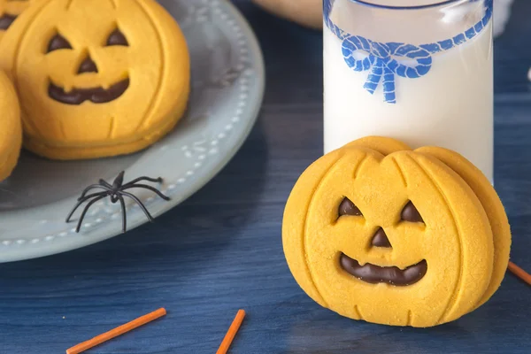 Celebración de galletas de calabaza de Halloween Imágenes de stock libres de derechos