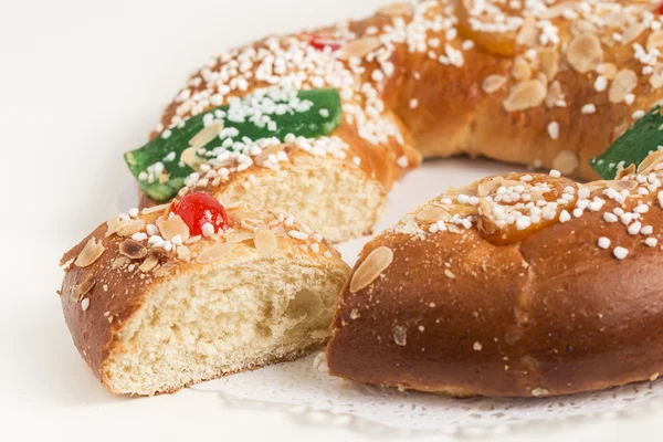 Pastel de Reyes, Roscon de Reyes, dulce tradicional español para comer i Imagen de stock