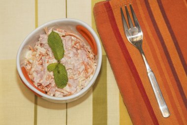 mayonezli taze salata