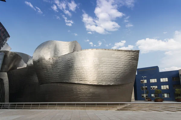 BILBAO, ESPAÑA - 22 DE JUNIO: El Museo Guggenheim el 22 de junio de 2014 — Foto de Stock