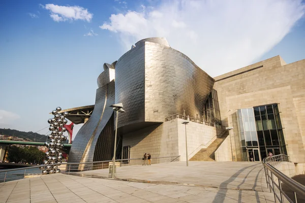 Bilbao, Spanien - 22. Juni: das Guggenheim Museum am 22. Juni 2014 — Stockfoto